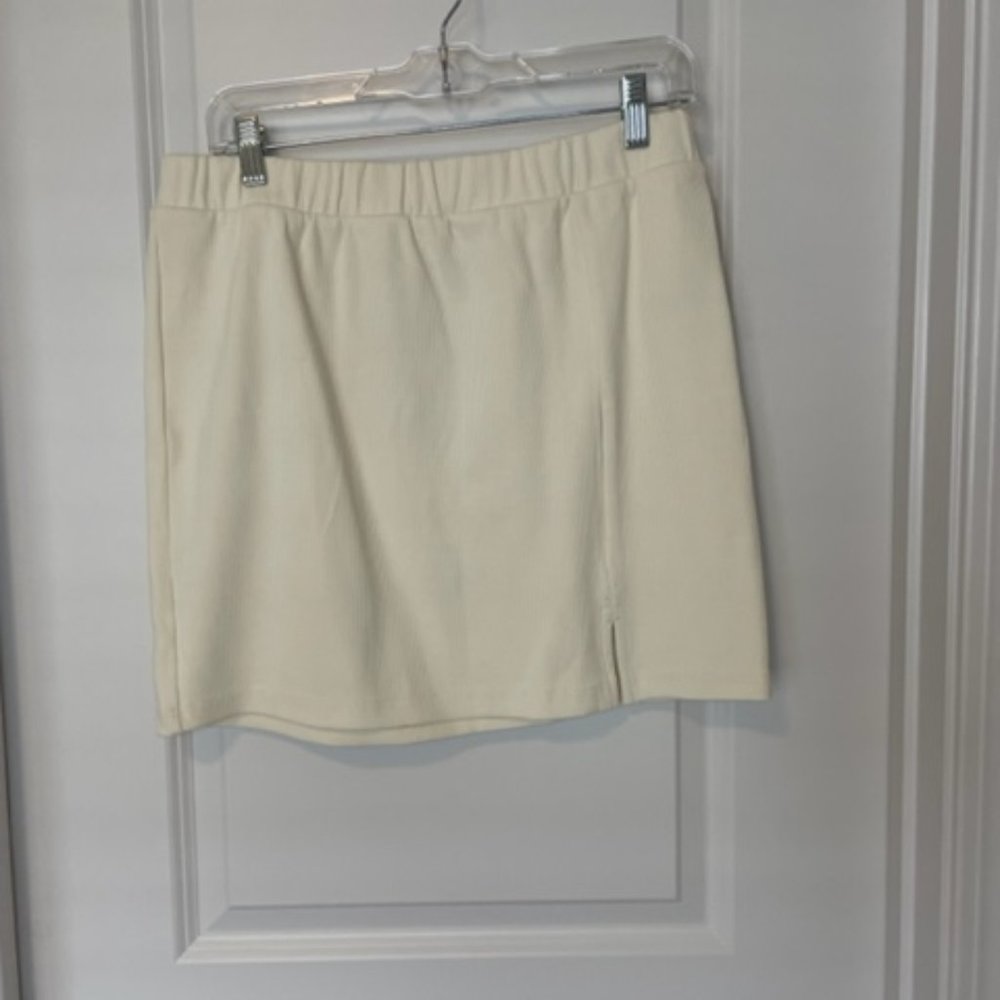 The Drop - Whisper White Thigh-Slit Rib Mini Skirt by @itsmekellieb
